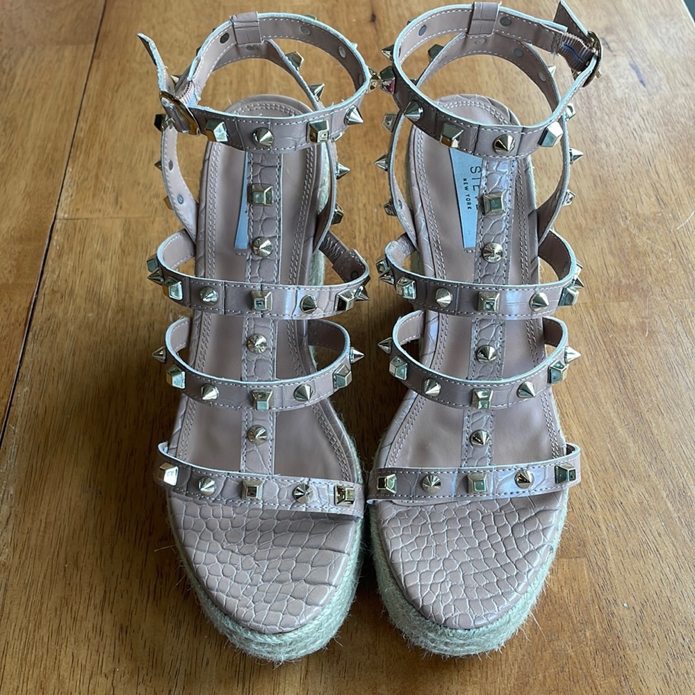 STEVEN New York Scoutt wedge espardille size 8. Nude with yellow gold hardware.